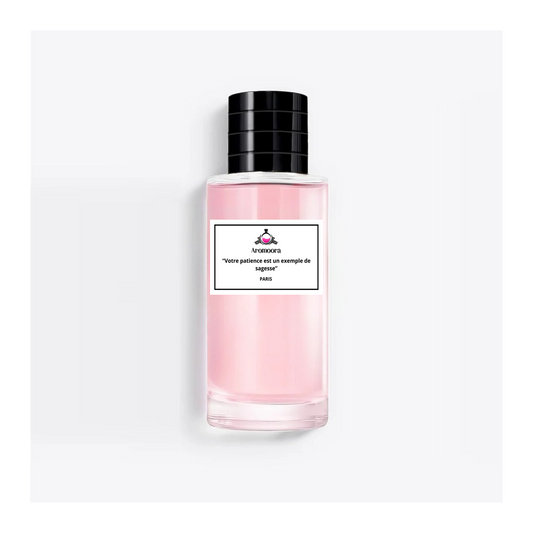 Cette eau de parfum dévoile des notes de framboise, de vanille et de rose